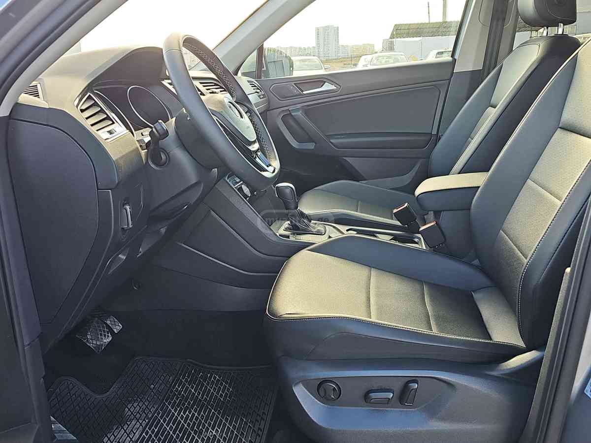 Volkswagen Tiguan 2021 — photo 2