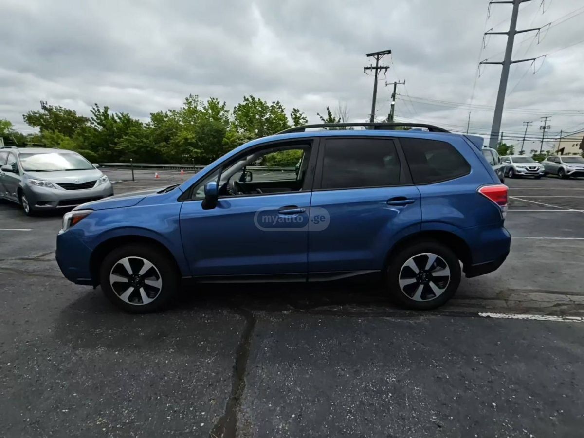 Subaru Forester 2018 — photo 2