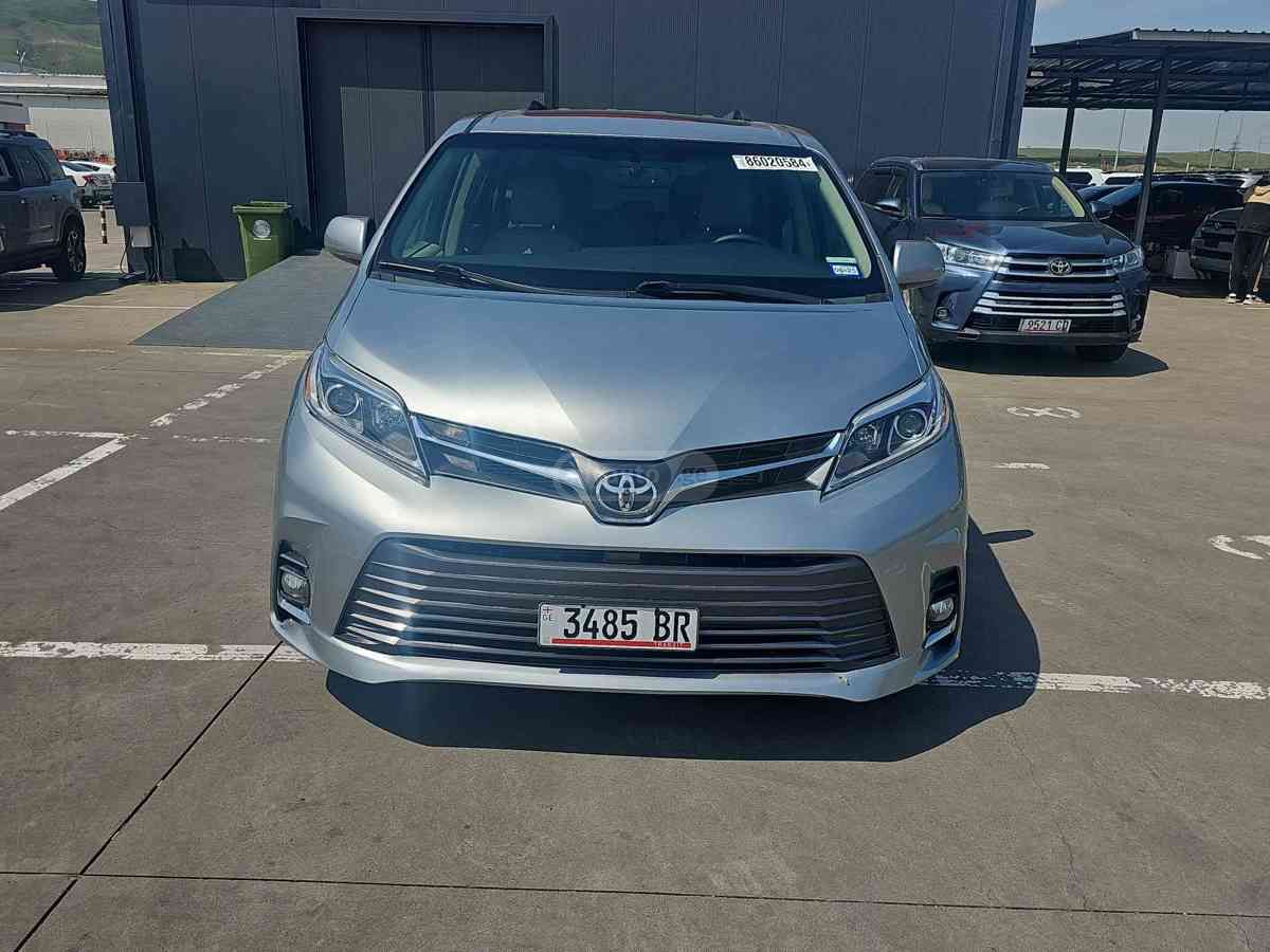 Toyota Sienna 2015 — photo 2