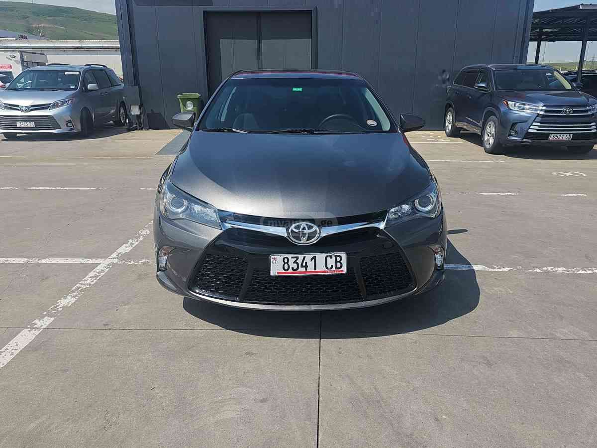 Toyota Camry 2016 — photo 2