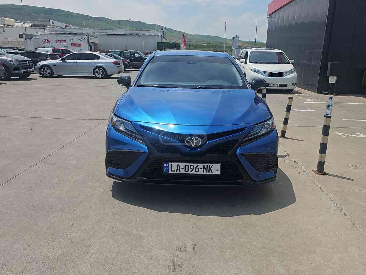 Toyota Camry 2020 — photo 2