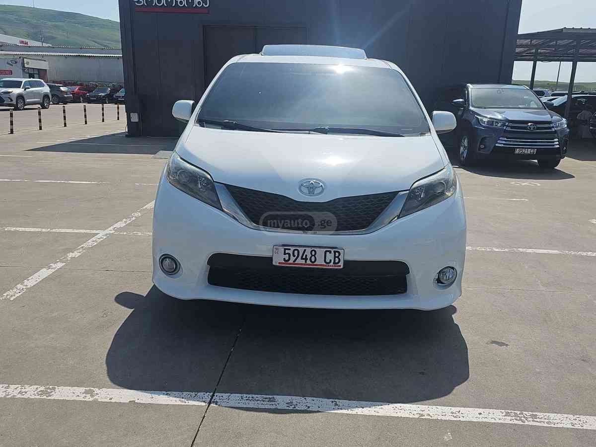 Toyota Sienna 2015 — photo 2