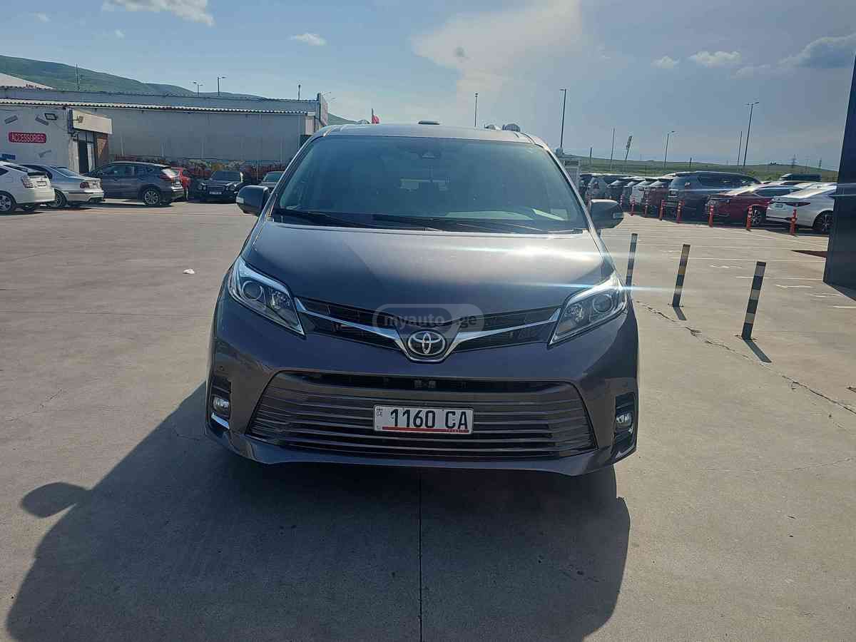 Toyota Sienna 2019 — photo 2