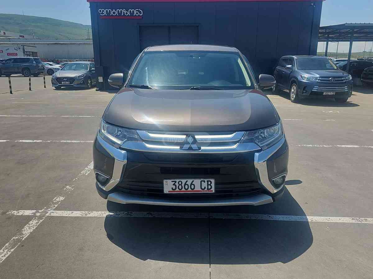 Mitsubishi Outlander 2016 — photo 2