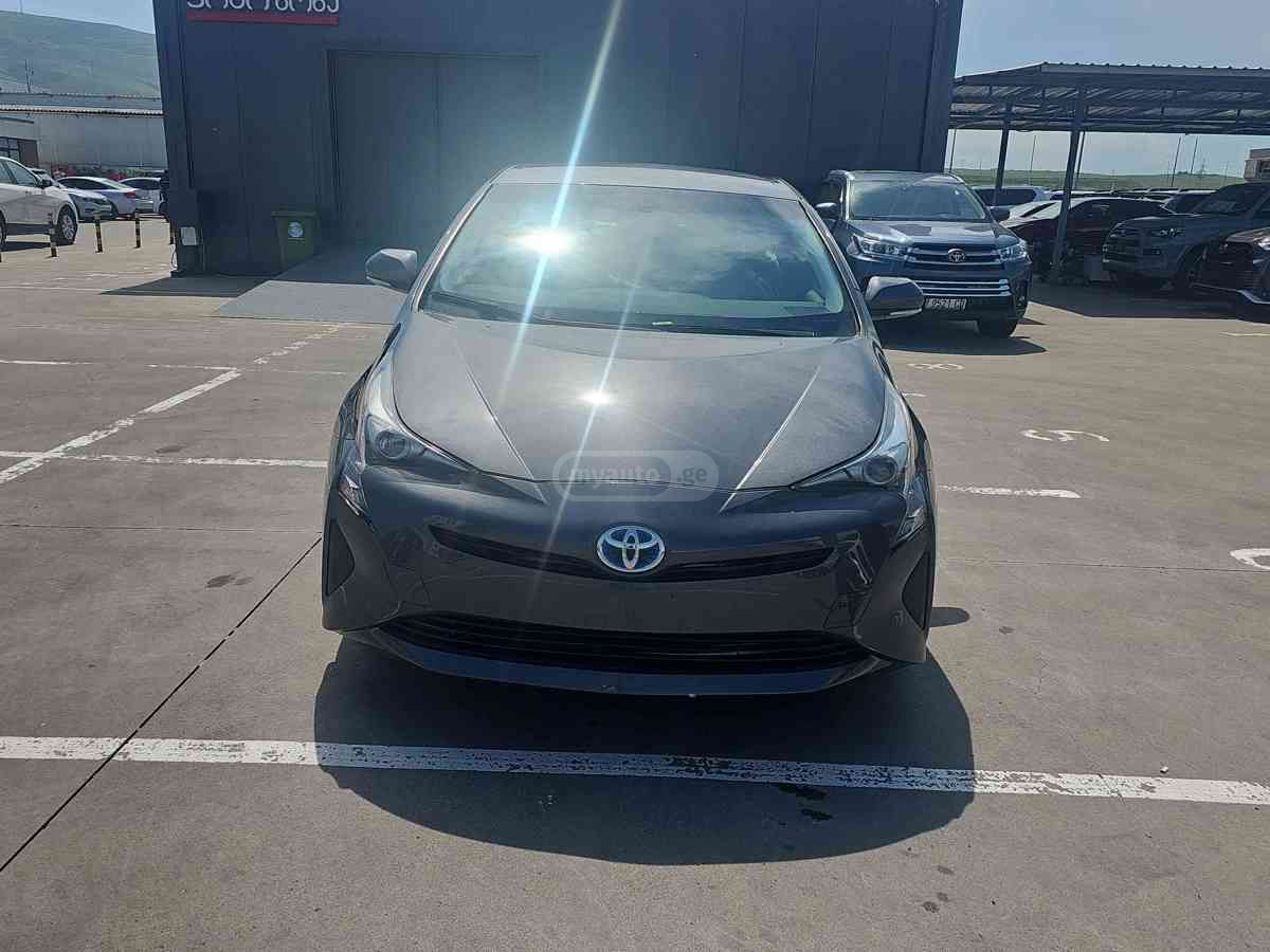 Toyota Prius 2016 — photo 2