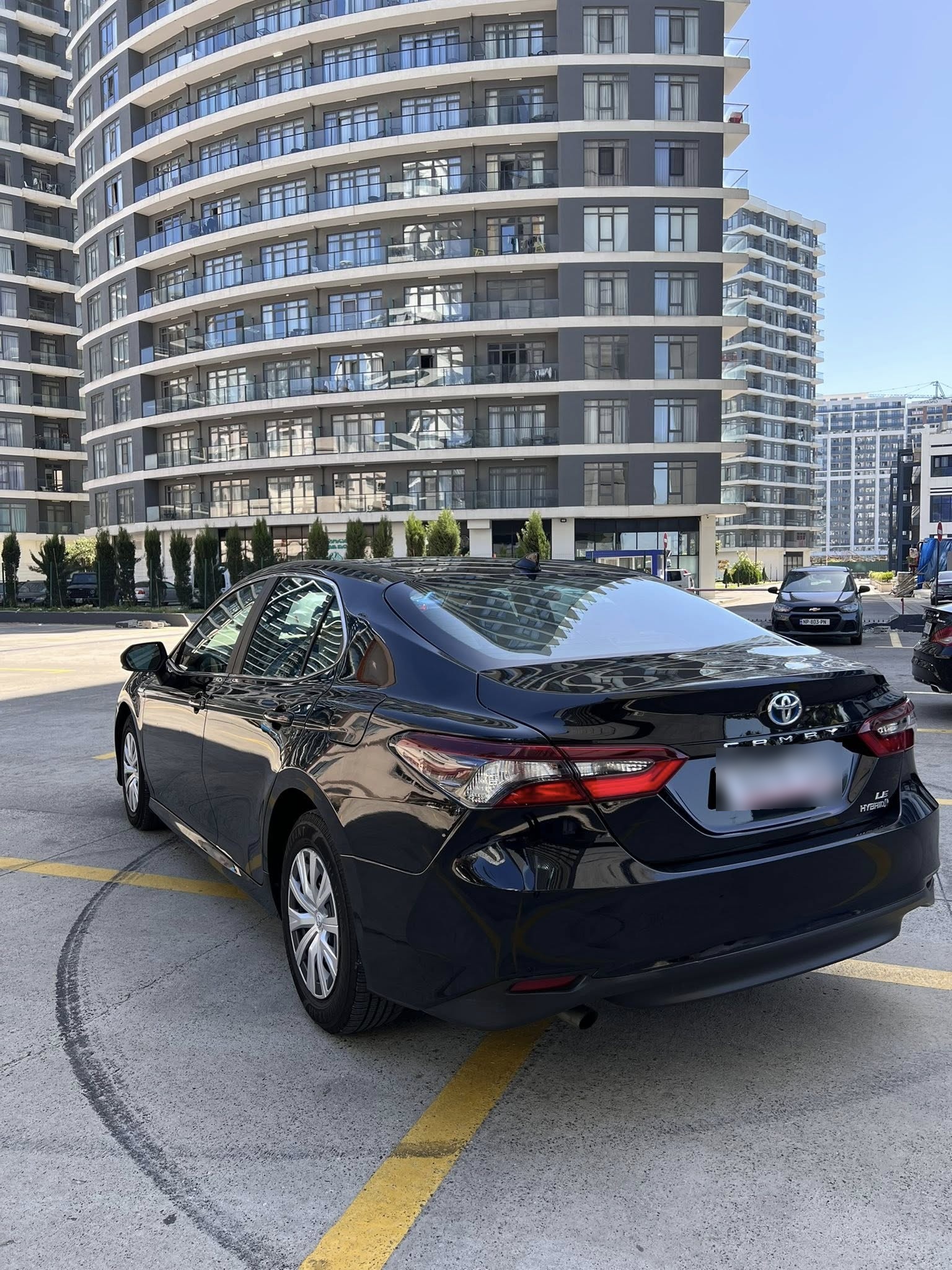 Toyota Camry 2022 — photo 2