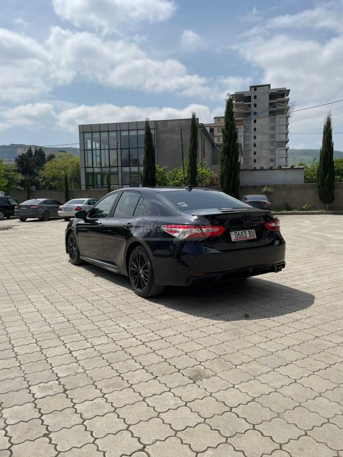 Toyota Camry 2018 — photo 2