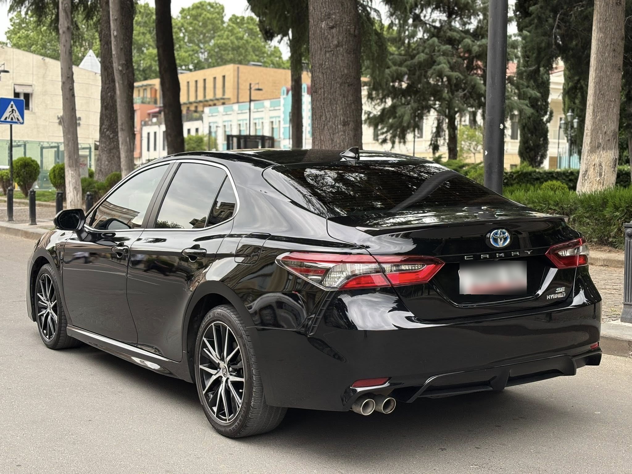 Toyota Camry 2022 — photo 2