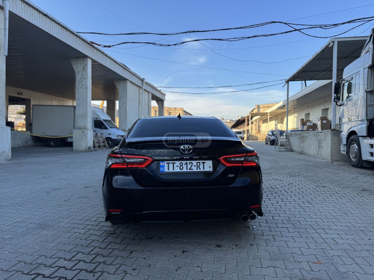 Toyota Camry 2022 — photo 2