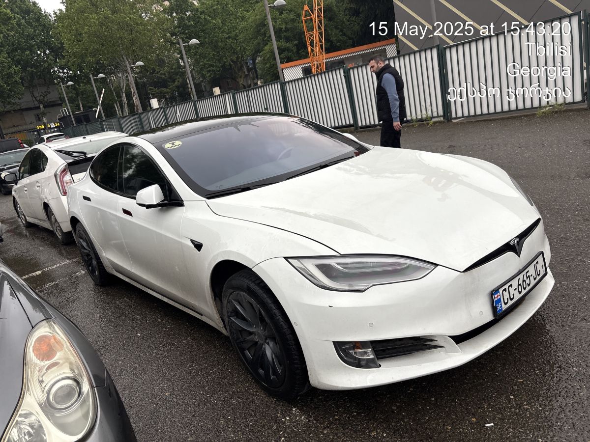 Tesla Model S 2019 — photo 2