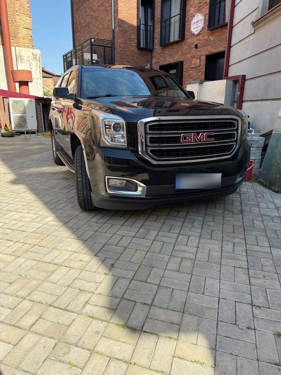 GMC Yukon 2017 — photo 2