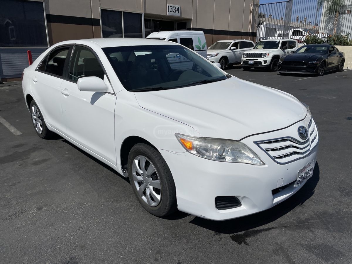 Toyota Camry 2011 — photo 2