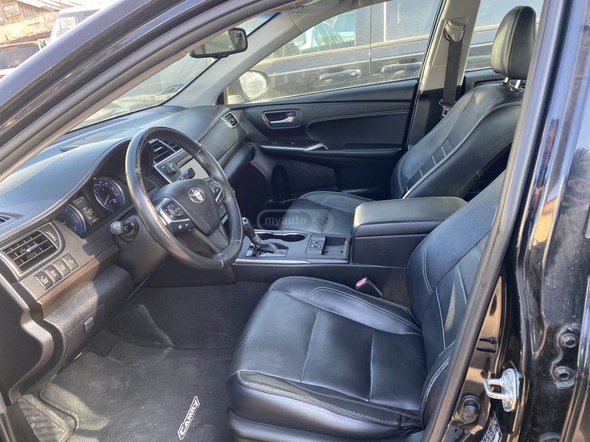 Toyota Camry 2016 — photo 2