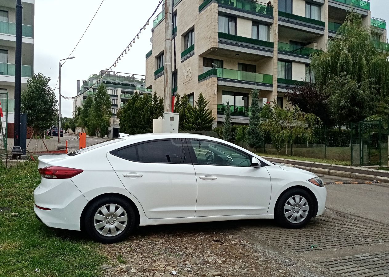 Hyundai Elantra 2016 — photo 2