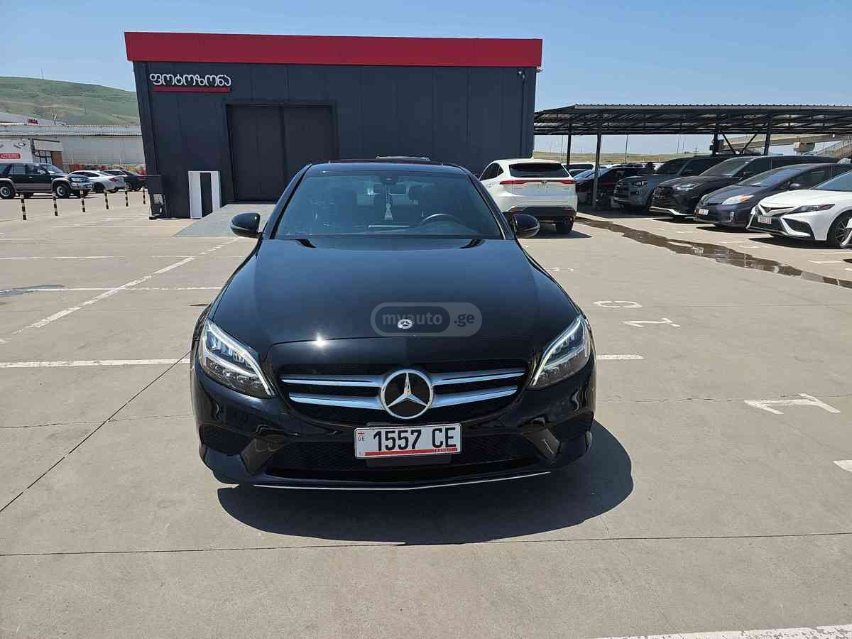 Mercedes-Benz C 300 2019 — photo 2
