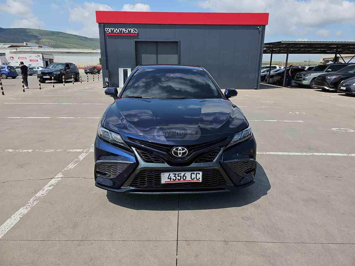 Toyota Camry 2021 — photo 2