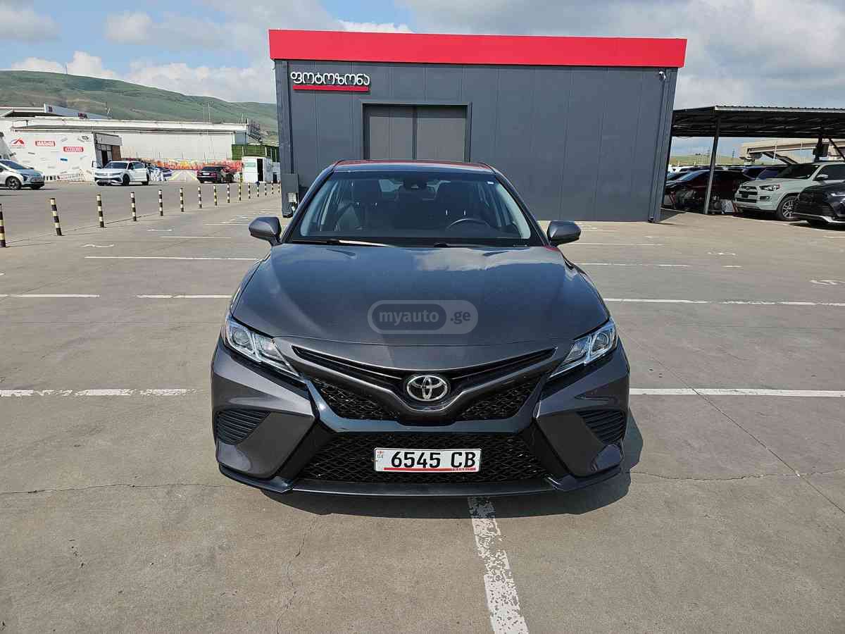 Toyota Camry 2020 — photo 2
