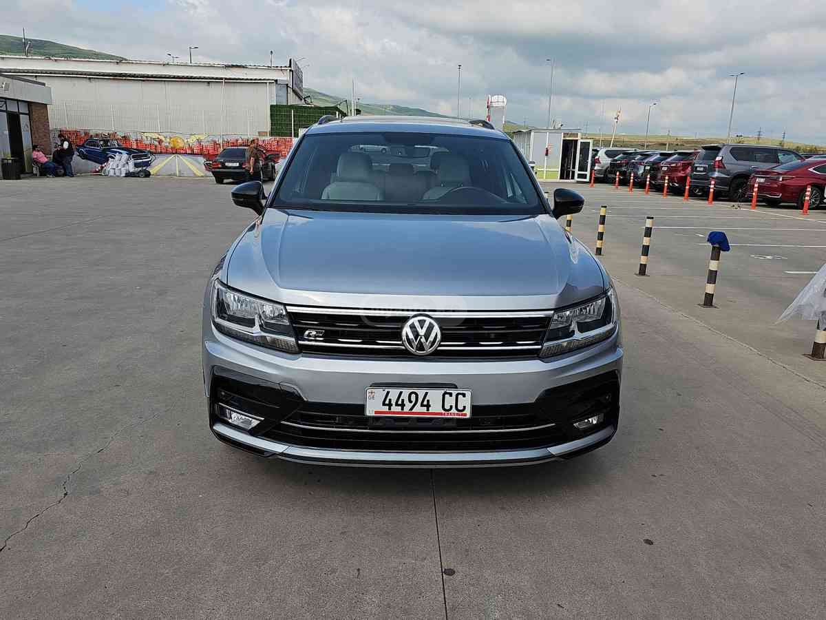 Volkswagen Tiguan 2021 — photo 2