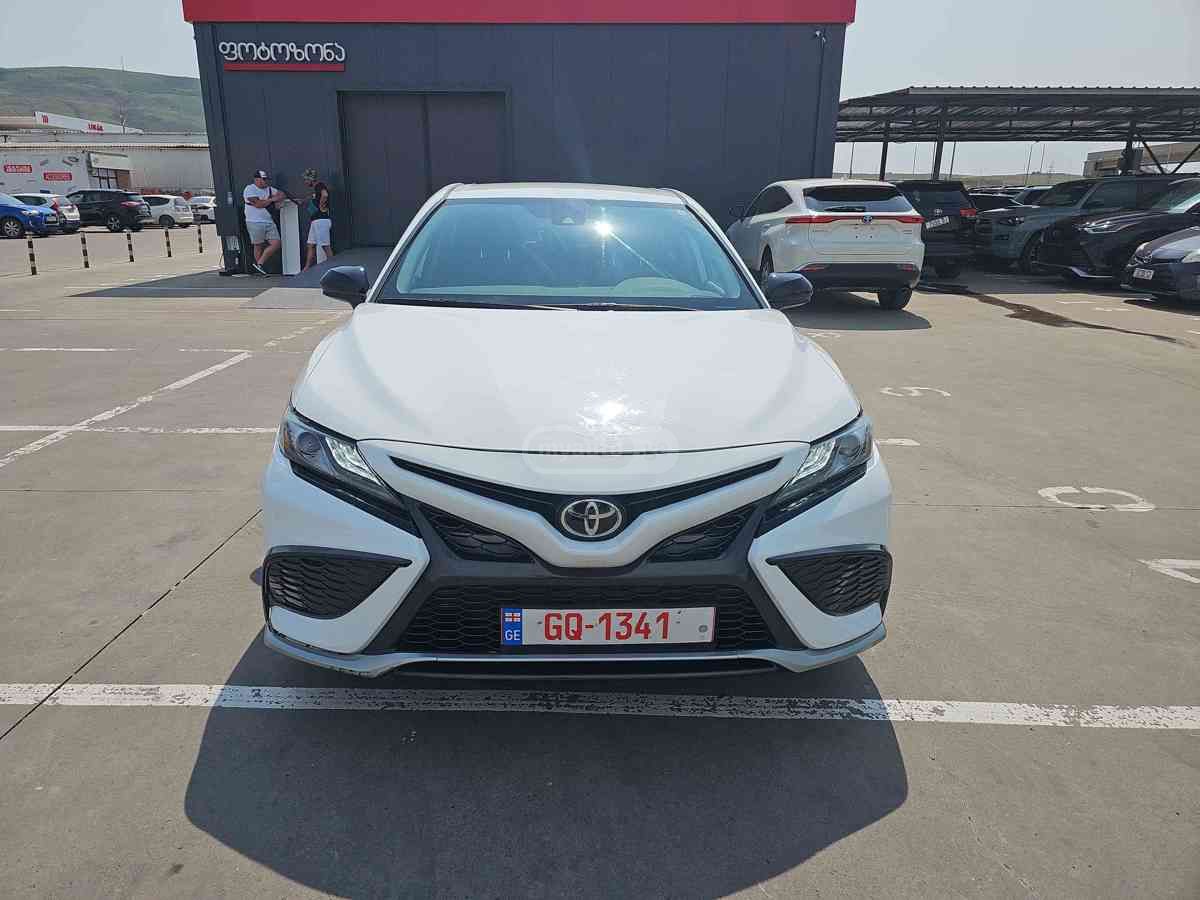 Toyota Camry 2020 — photo 2