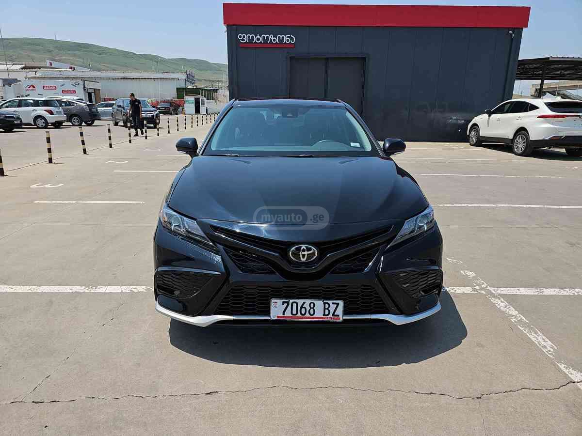 Toyota Camry 2022 — photo 2