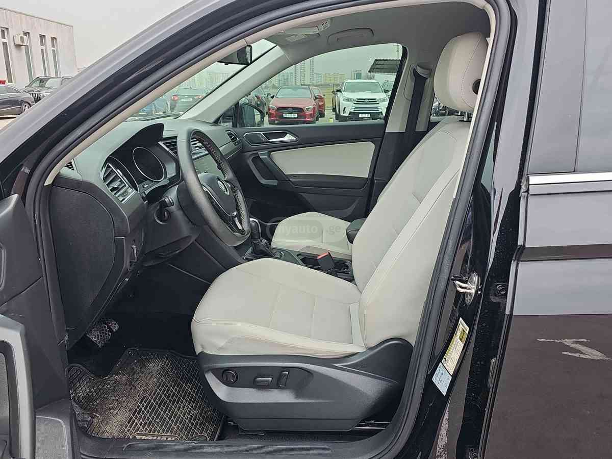 Volkswagen Tiguan 2021 — photo 2