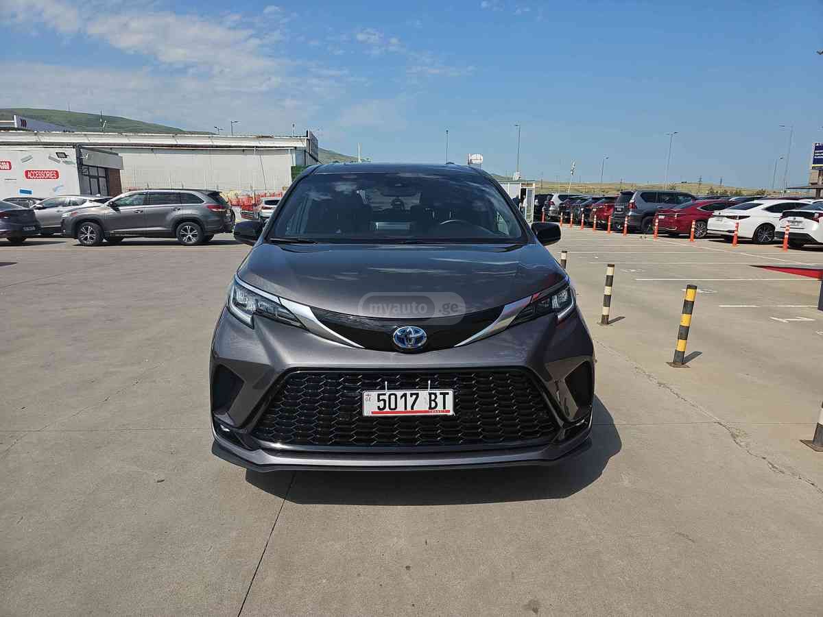 Toyota Sienna 2021 — photo 2