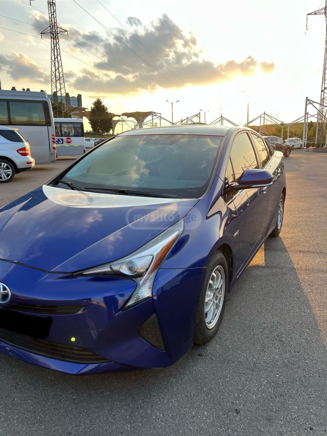 Toyota Prius 2016 — photo 2