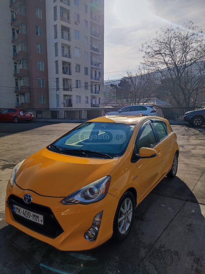 Toyota Prius C 2015 — photo 2