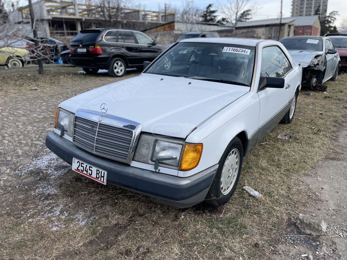 Mercedes-Benz E 300 1988 — photo 2