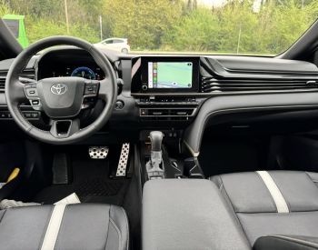 Toyota Camry 2025 — photo 2