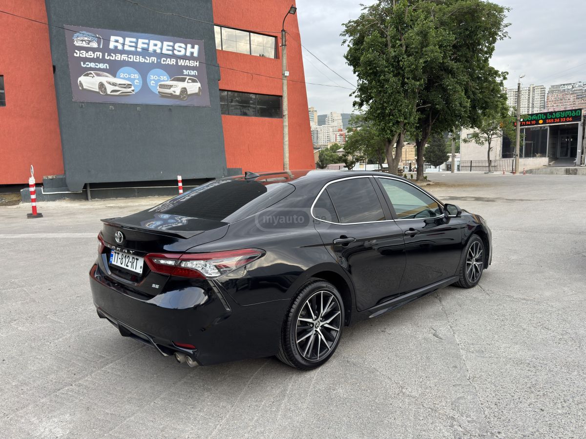 Toyota Camry 2022 — photo 2