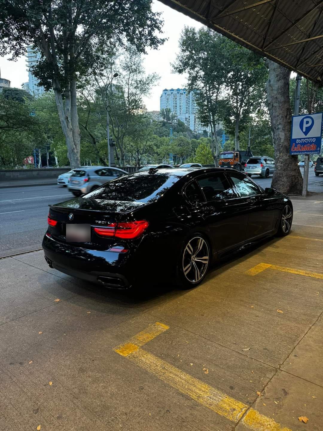 BMW 750 2016 — photo 2
