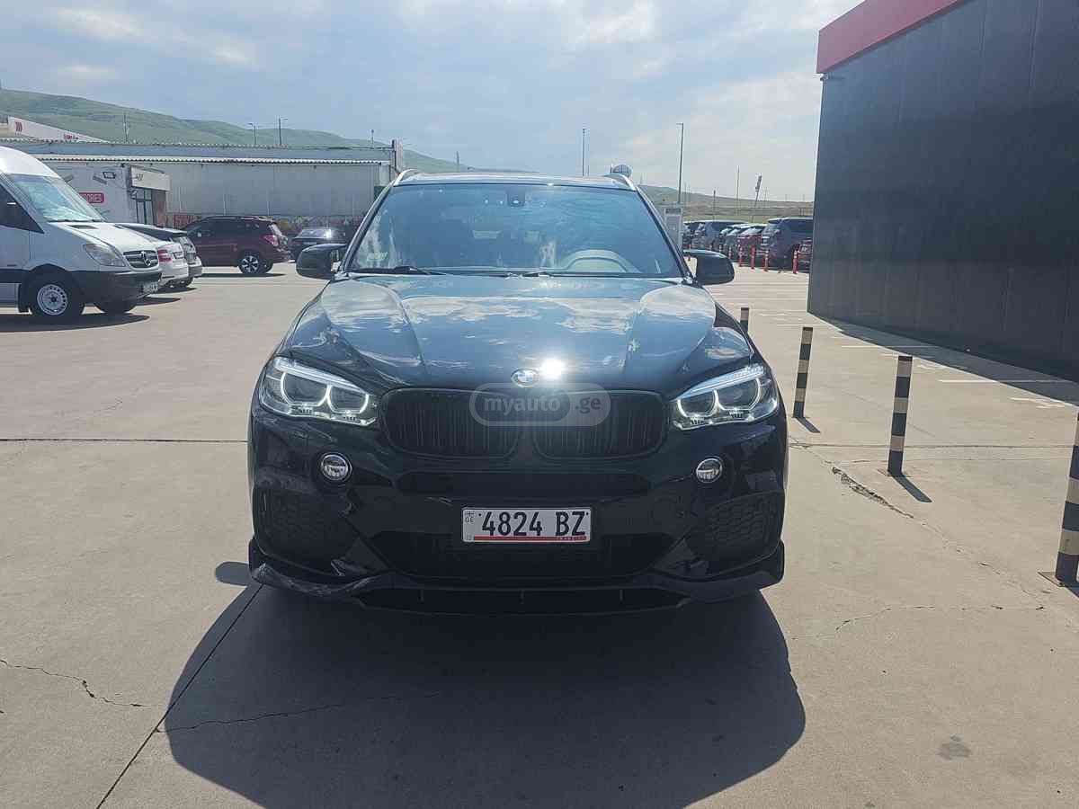 BMW X5 2018 — photo 2