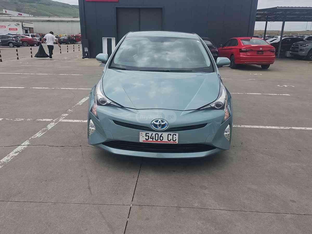 Toyota Prius 2016 — photo 2