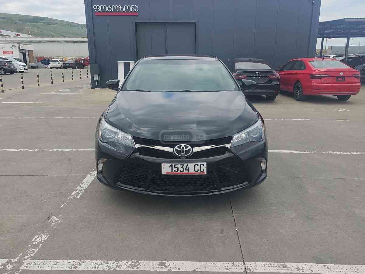 Toyota Camry 2017 — photo 2