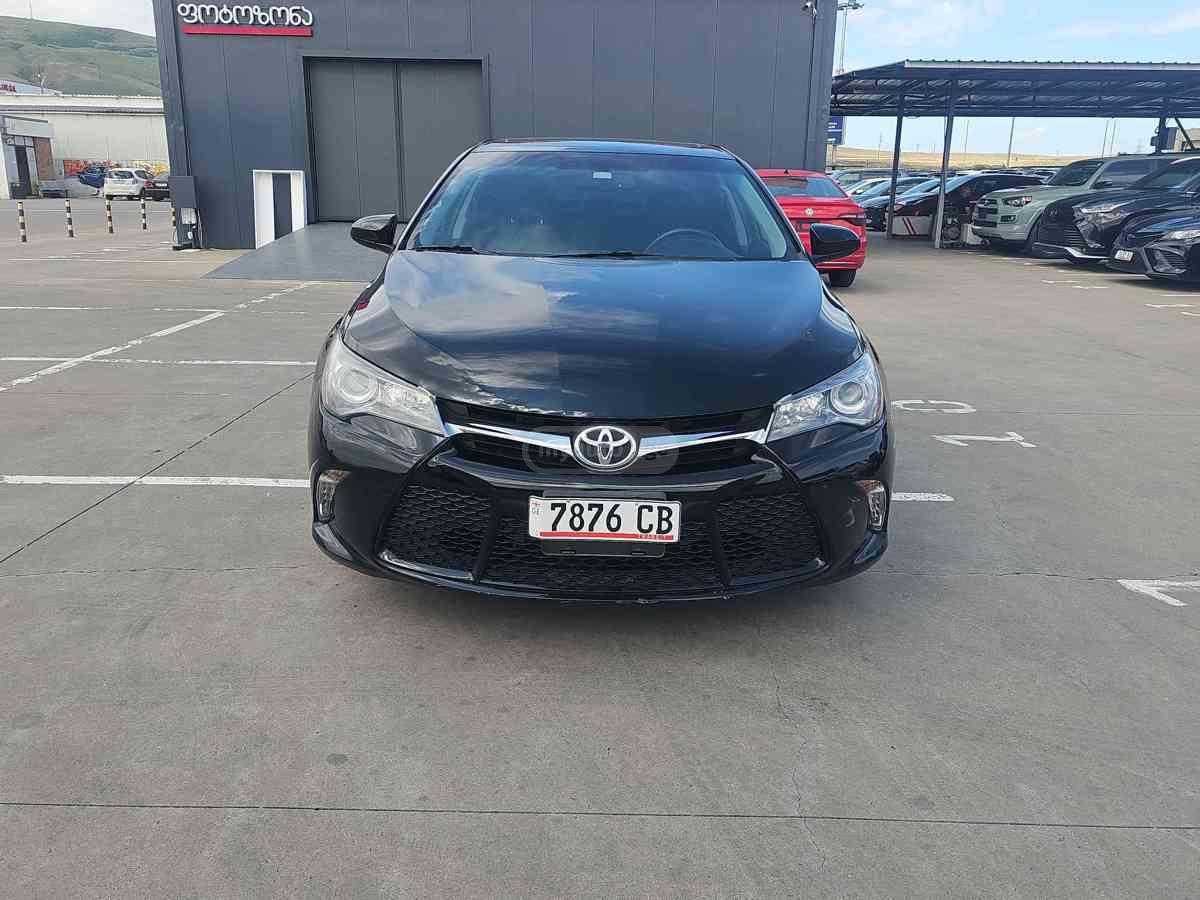 Toyota Camry 2017 — photo 2