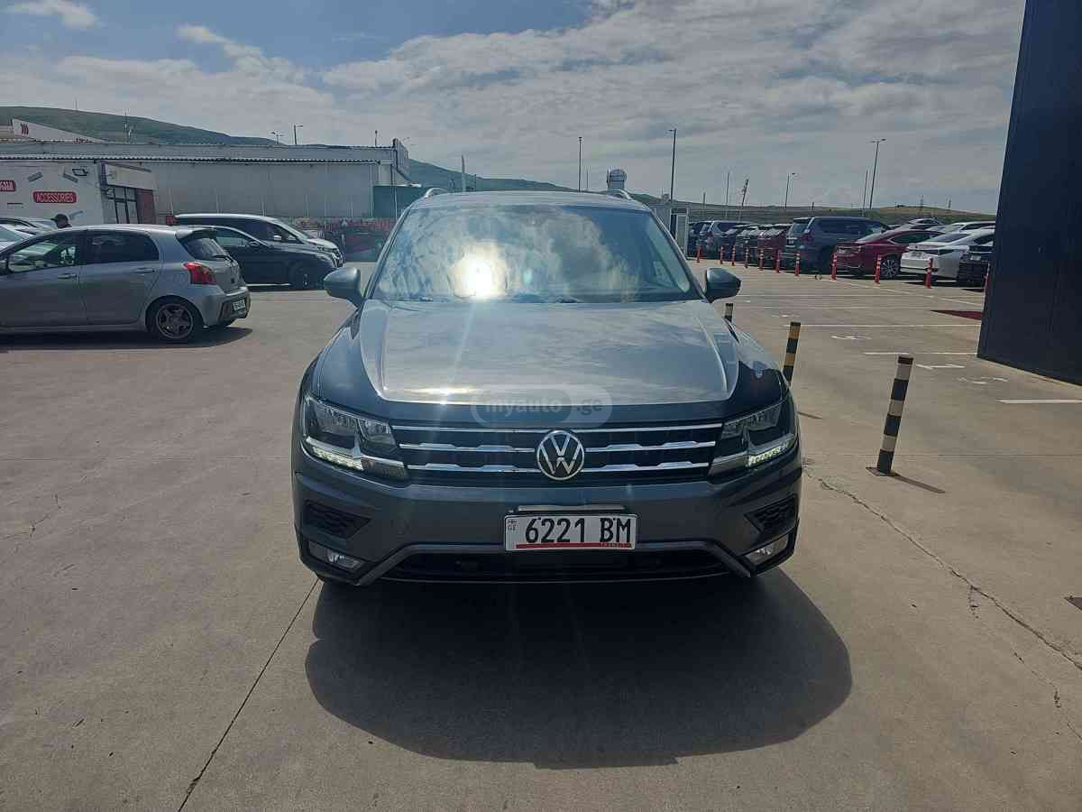 Volkswagen Tiguan 2021 — photo 2