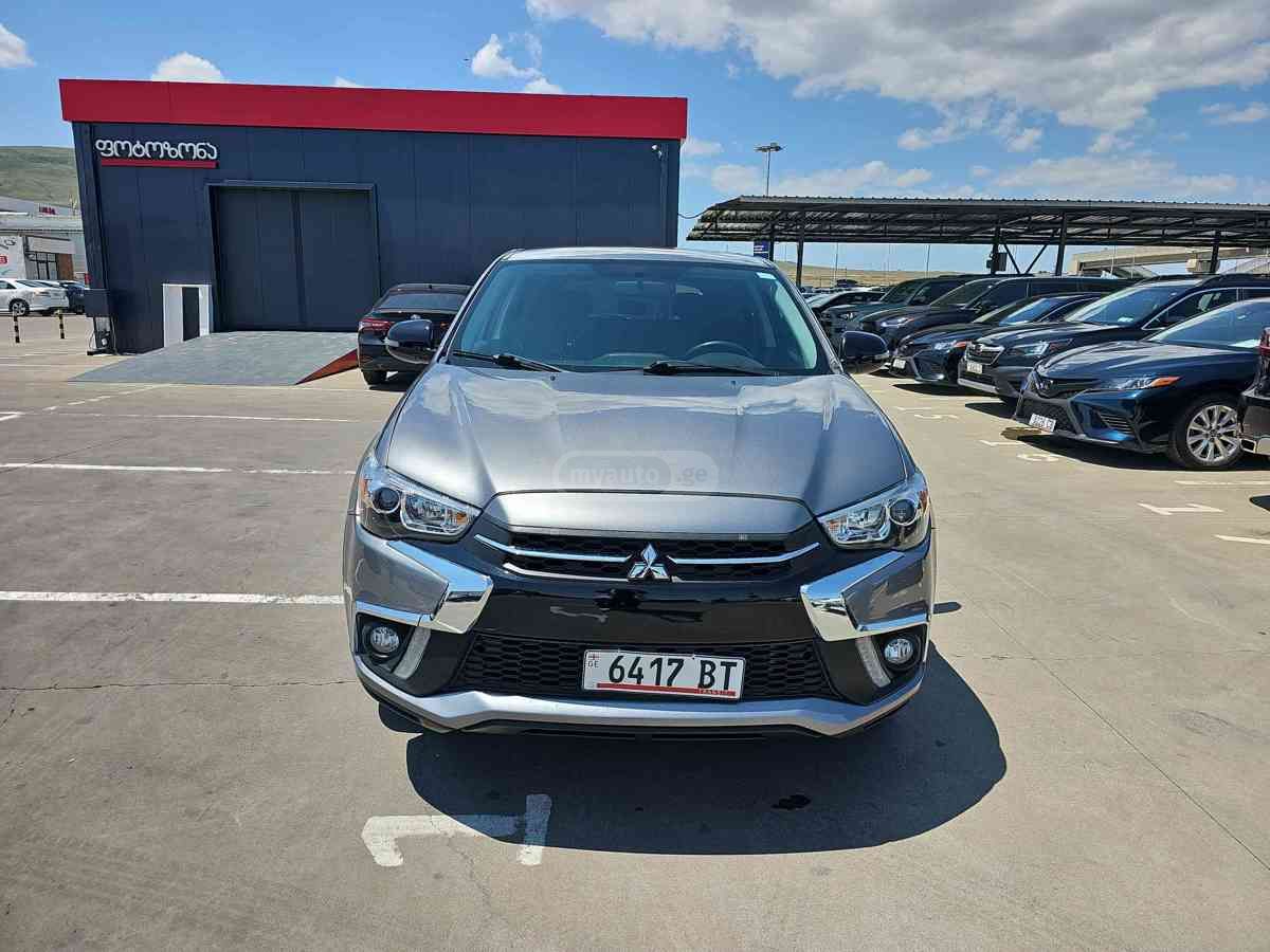 Mitsubishi Outlander 2018 — photo 2
