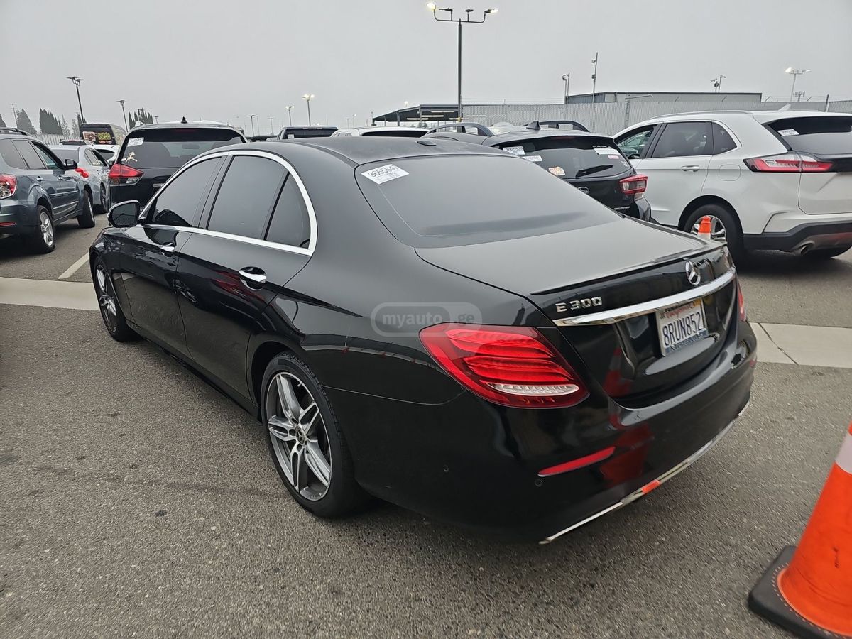 Mercedes-Benz E 300 2019 — photo 2