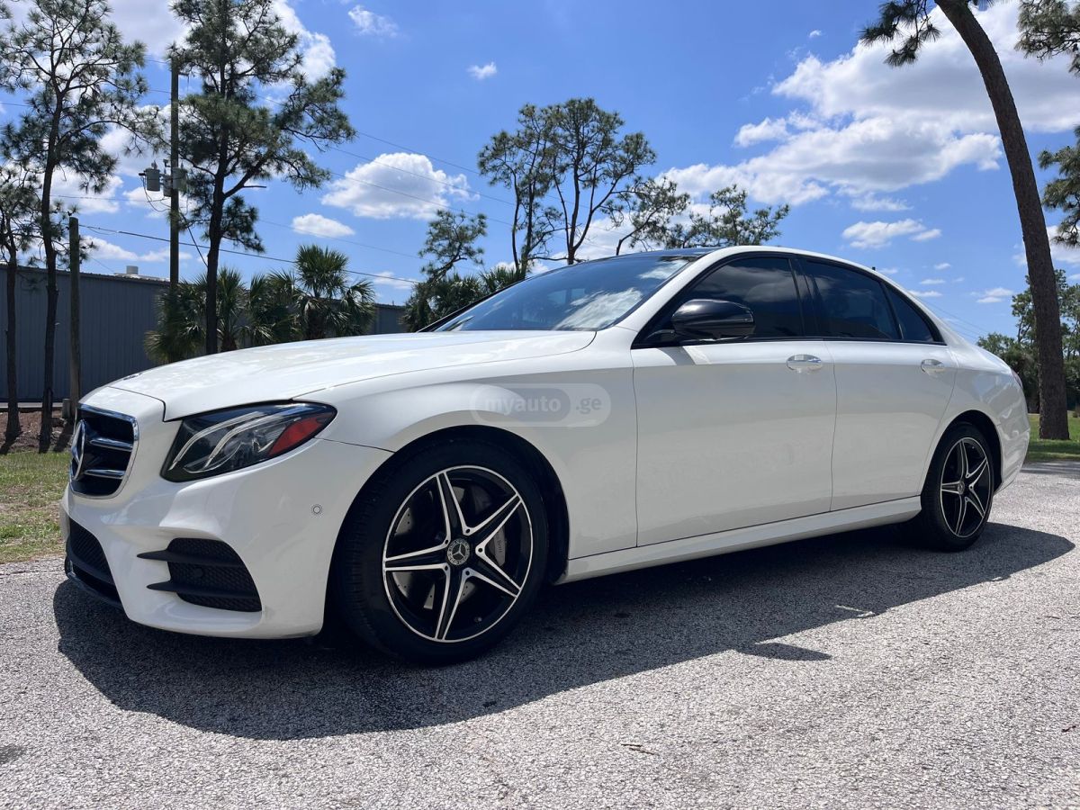 Mercedes-Benz E 300 2019 — photo 2