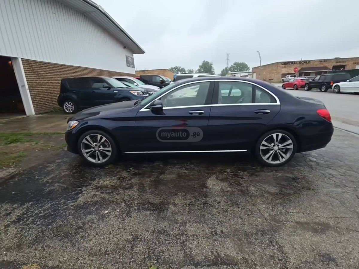 Mercedes-Benz C 300 2016 — photo 2