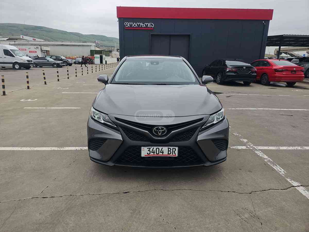Toyota Camry 2018 — photo 2