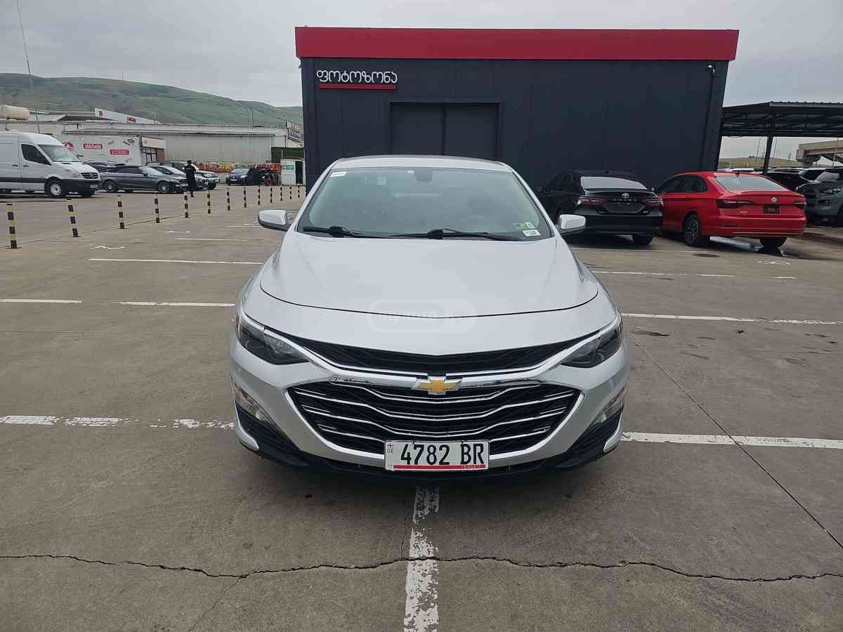 Chevrolet Malibu 2022 — photo 2