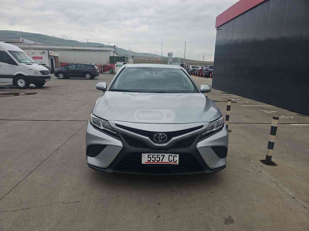 Toyota Camry 2020 — photo 2