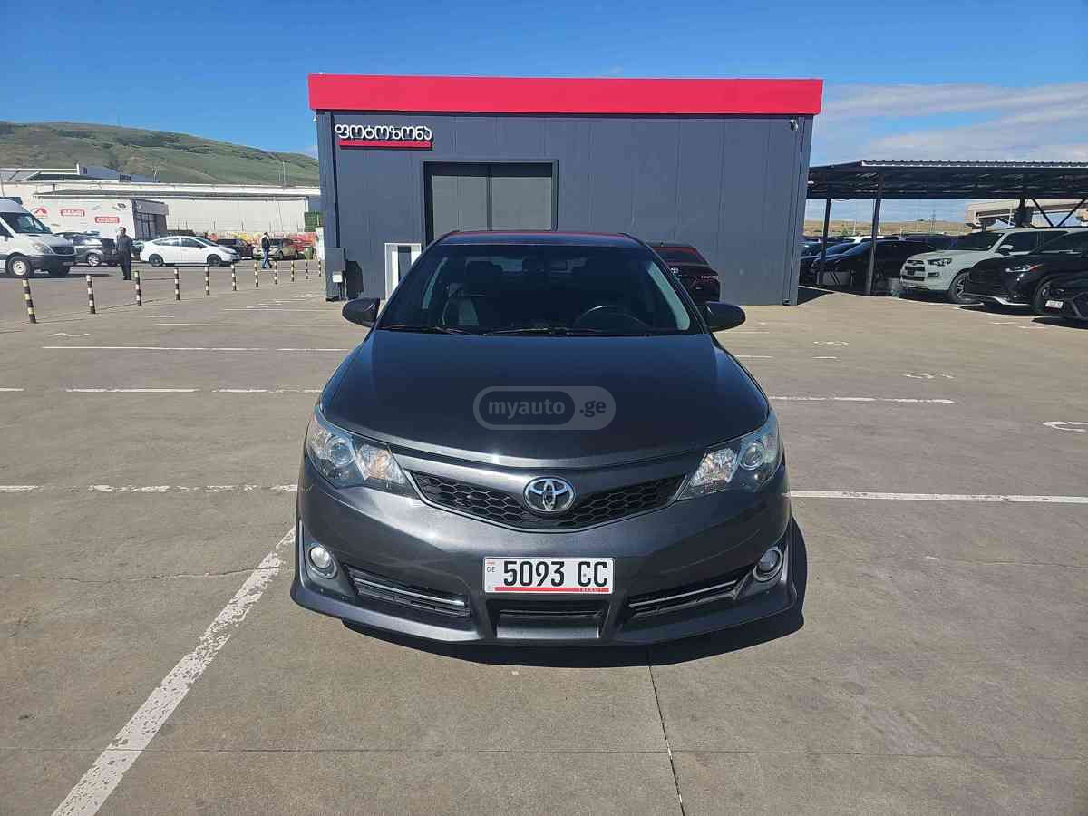 Toyota Camry 2013 — photo 2