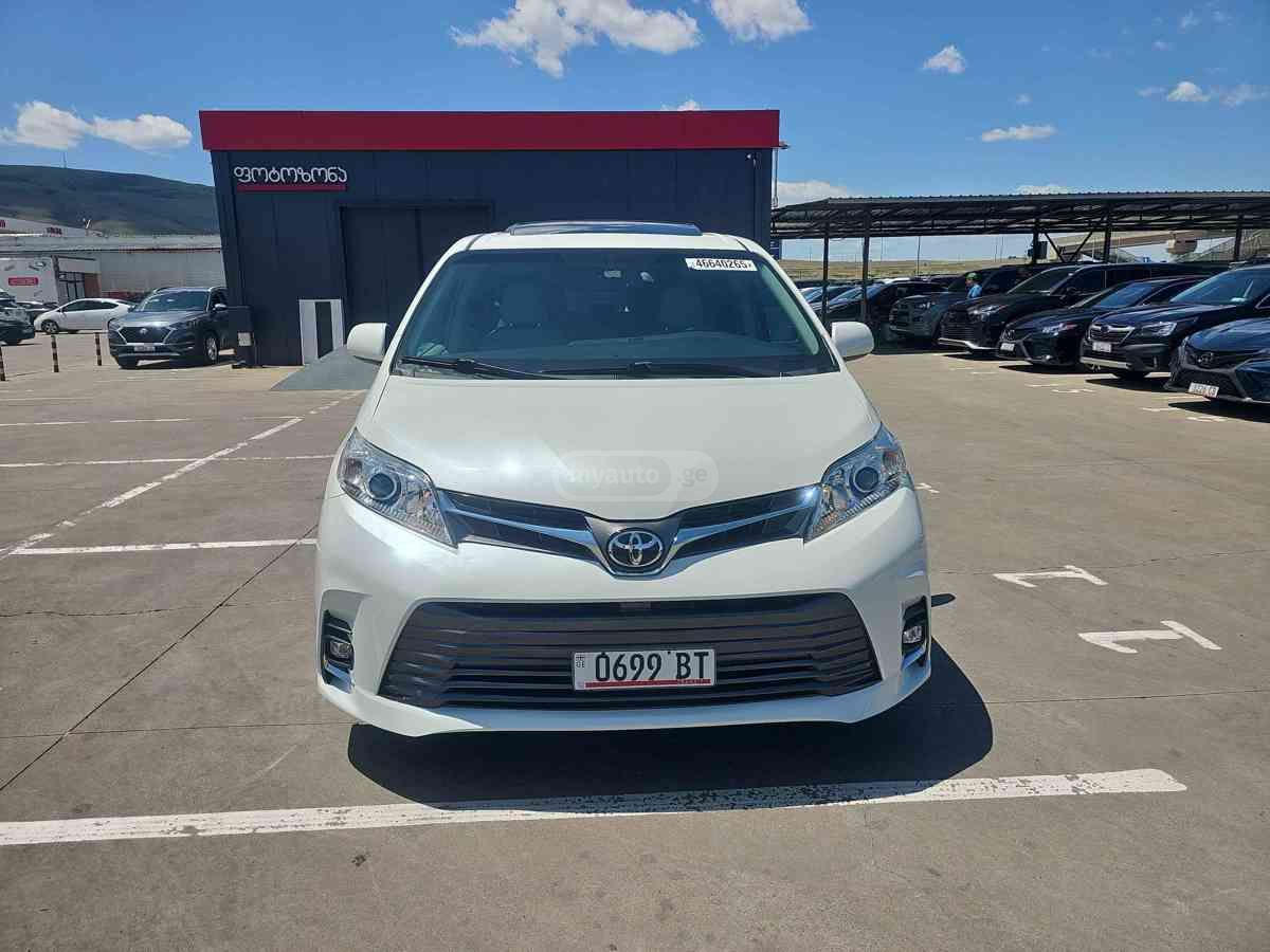 Toyota Sienna 2015 — photo 2
