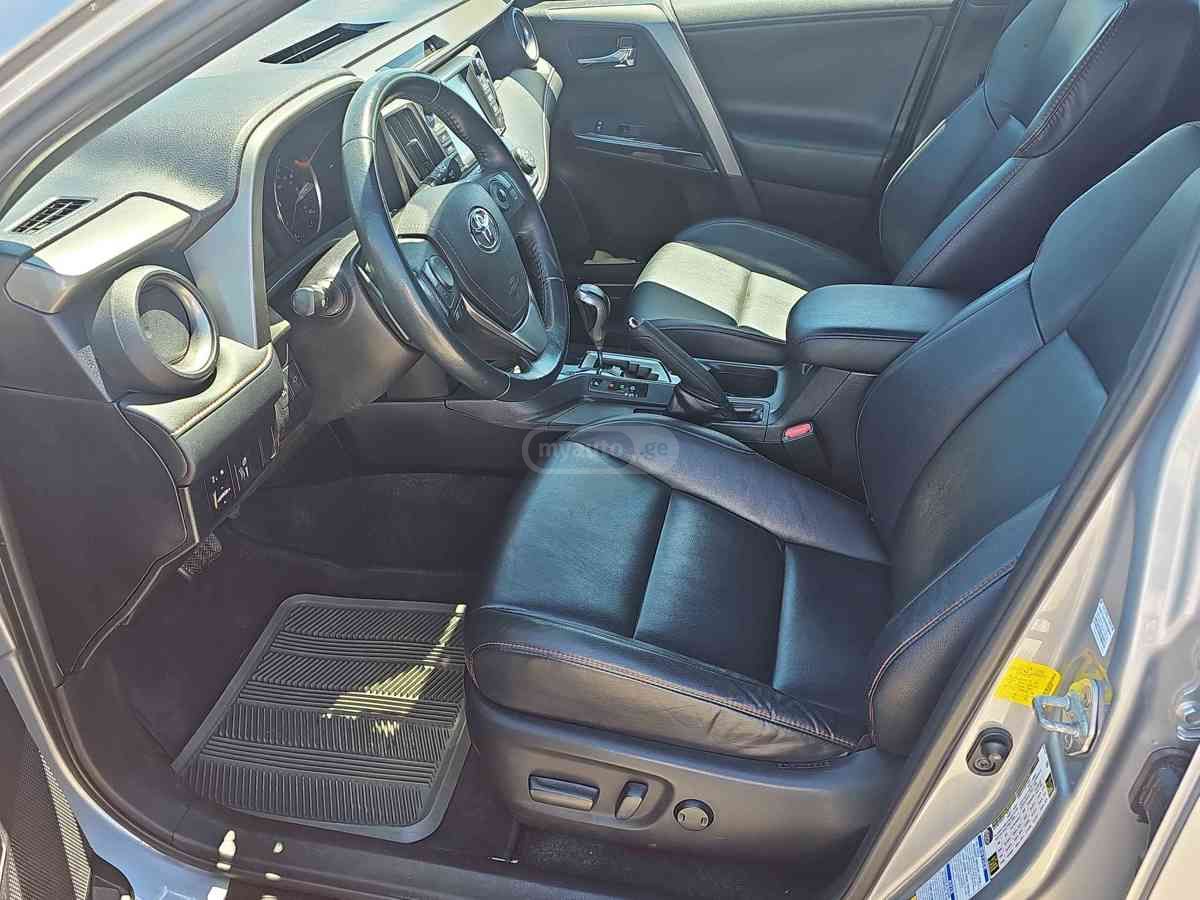 Toyota RAV4 2016 — photo 2