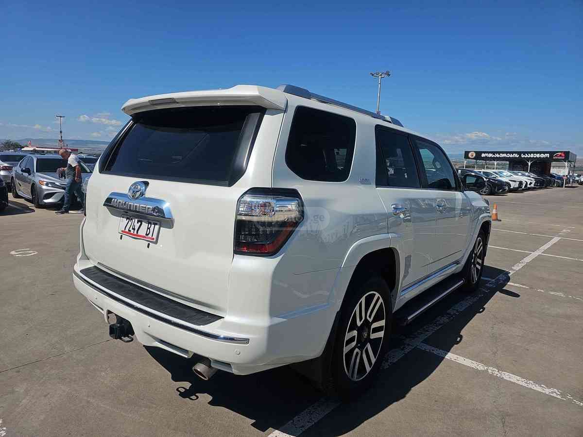 Toyota 4Runner 2022 — photo 2