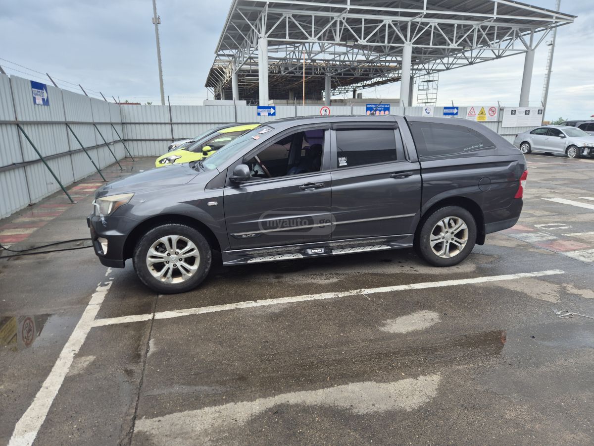 Ssangyong Korando 2013 — photo 2