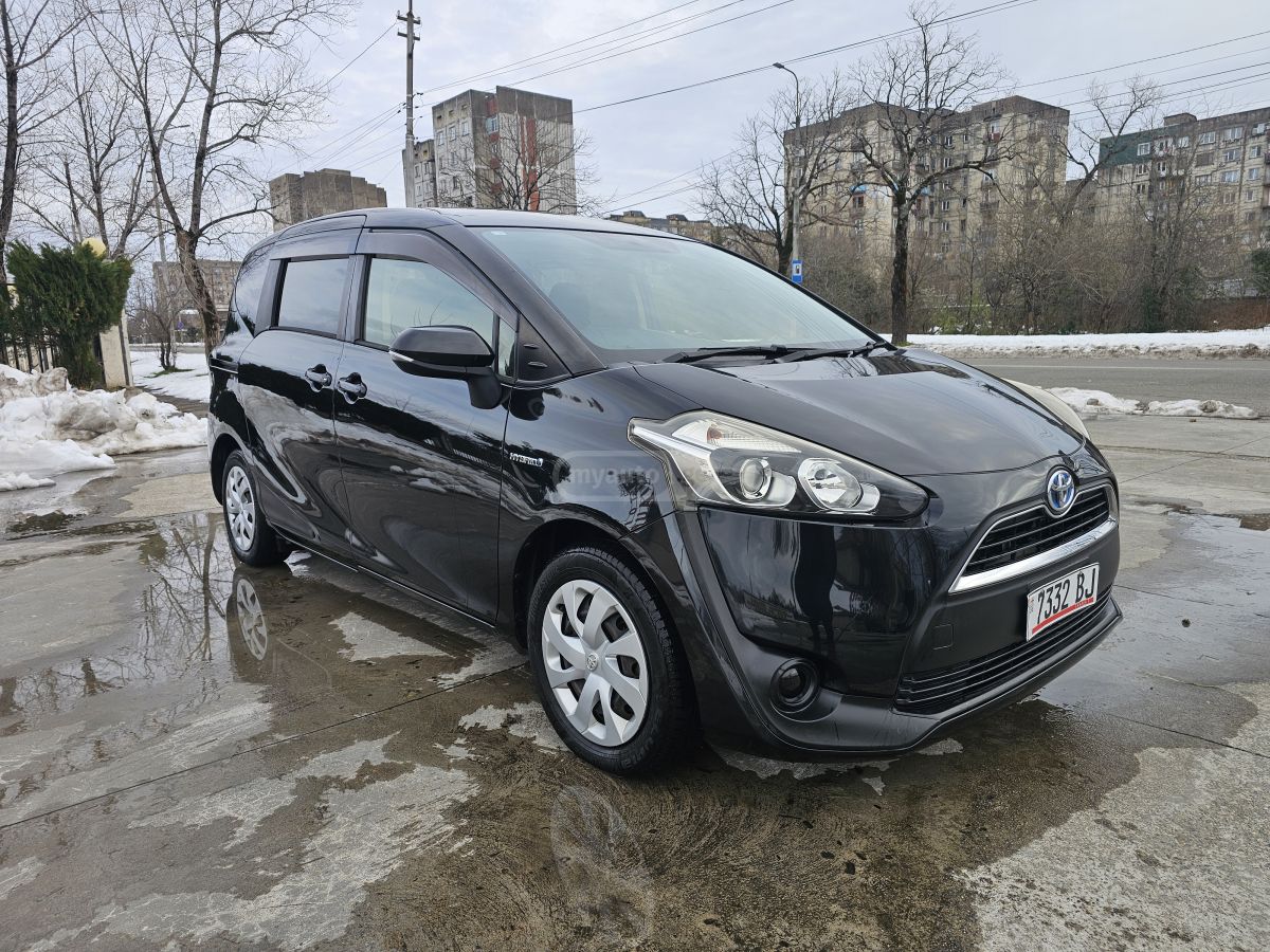 Toyota C-HR 2017 — photo 2